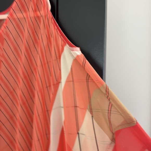 Lane Bryant Coral & Cream/Off White Geometric Asymmetrical Tunic. Size 22/24. - Picture 5 of 13